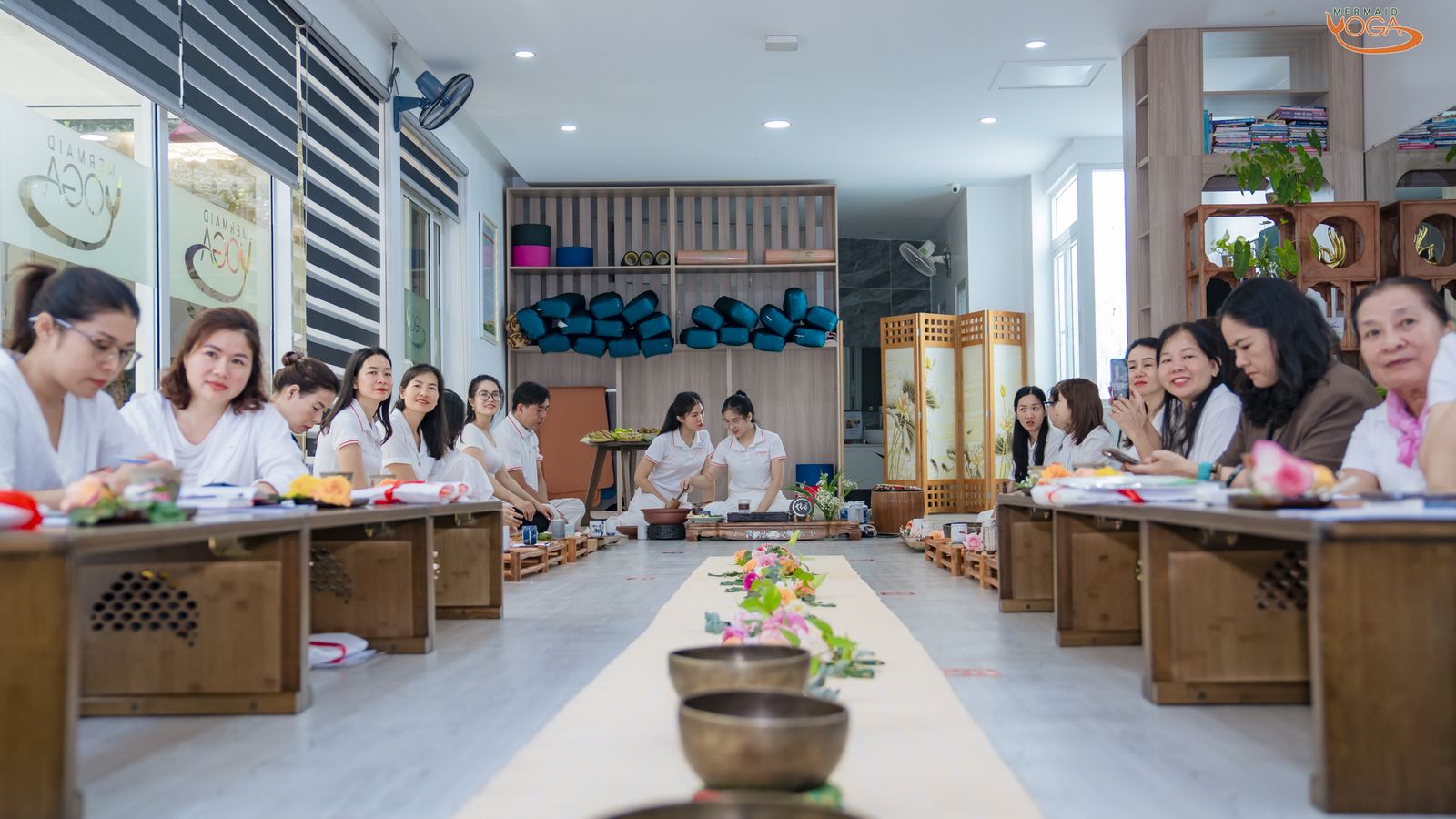 Cả phòng tập nhìn từ cuối phòng
