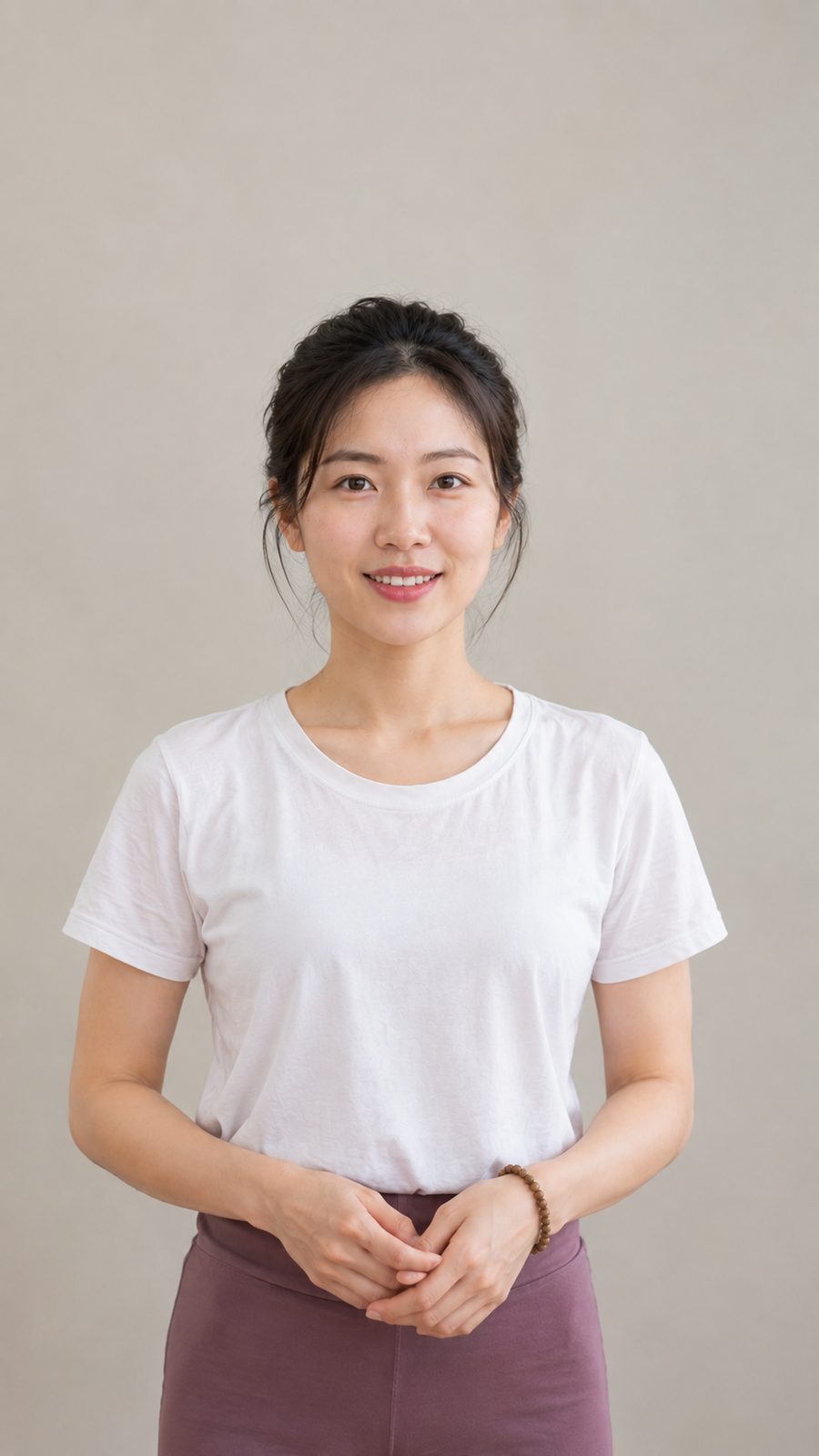 Khung dọc 9:16, người nhìn thẳng vào máy, đứng giữa khung, mắt nằm trên đường ngang trên, tường sau trơn một màu